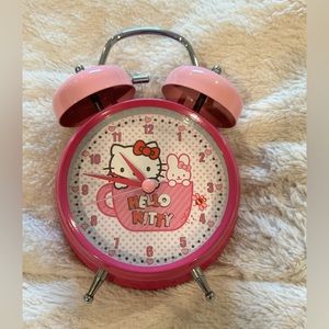 Cute pink Hello Kitty alarm clock! Uses batteries-not included